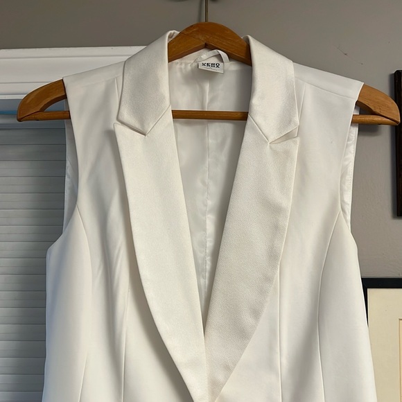 VERO MODA Sleeveless Blazer - Picture 2 of 7